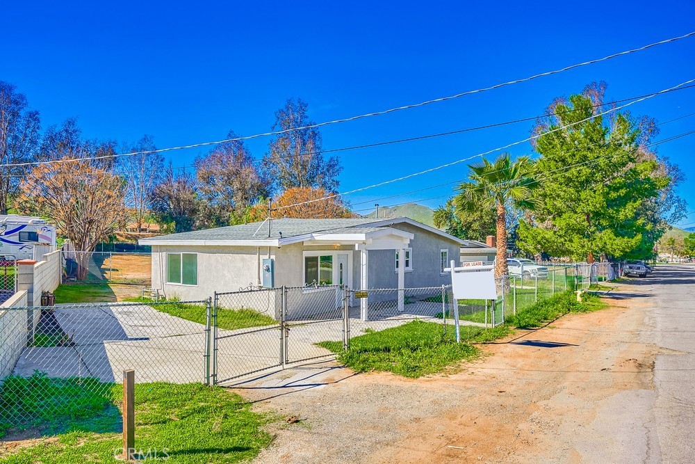 5510 Bushnell Avenue Riverside, CA 92505 - Photo 2 of 23 a front view of a house with a garden