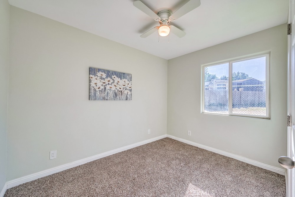 5510 Bushnell Avenue Riverside, CA 92505 - Photo 21 of 23 an empty room with a window
