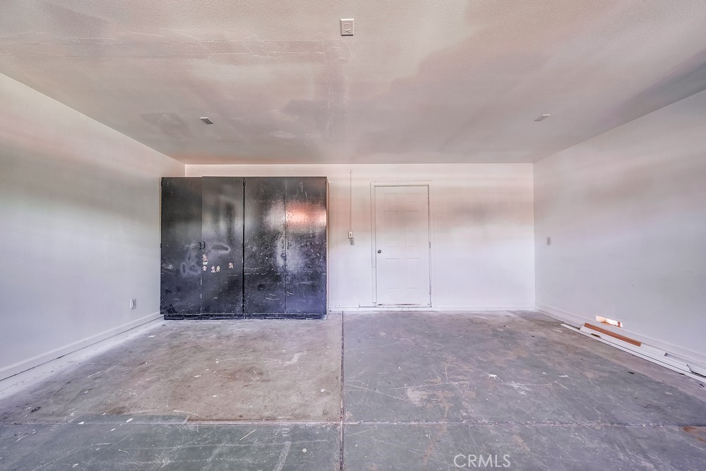 5510 Bushnell Avenue Riverside, CA 92505 - Photo 22 of 23 en empty room with windows and fan