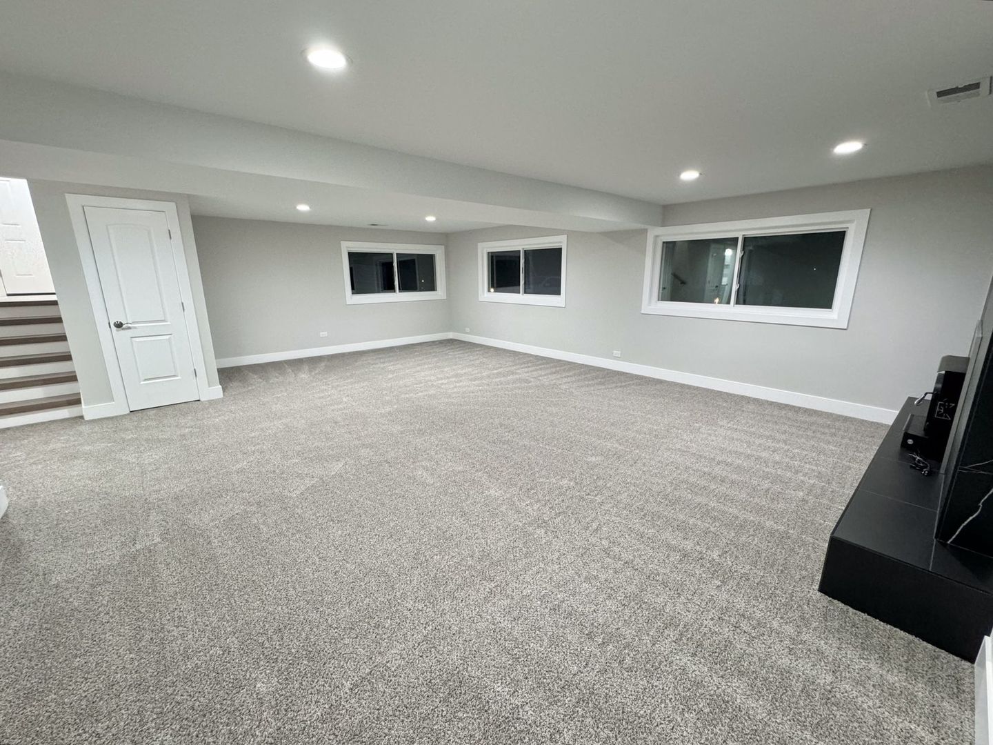 18830 Ruth Drive Mokena, IL 60448 - Photo 22 of 35 an empty room with windows