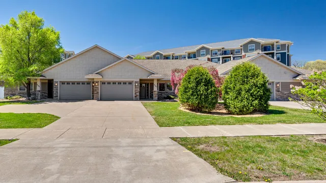 $950,000 | 2149 Abbey Road, Unit 21472145, Onalaska, WI 54650