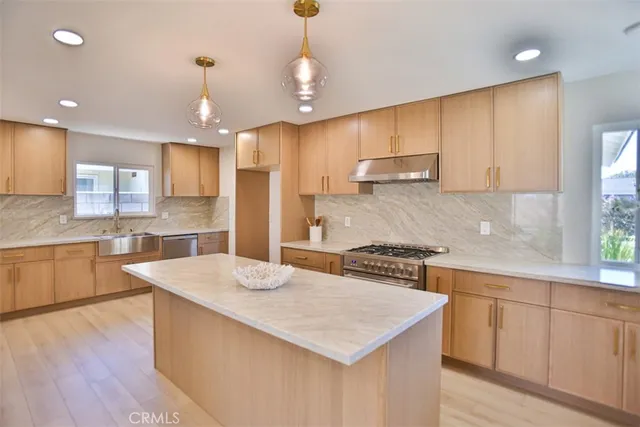 $1,299,000 | 6401 Royal Oak Drive, Huntington Beach, CA 92647