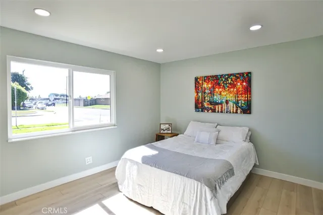 $1,299,000 | 6401 Royal Oak Drive, Huntington Beach, CA 92647