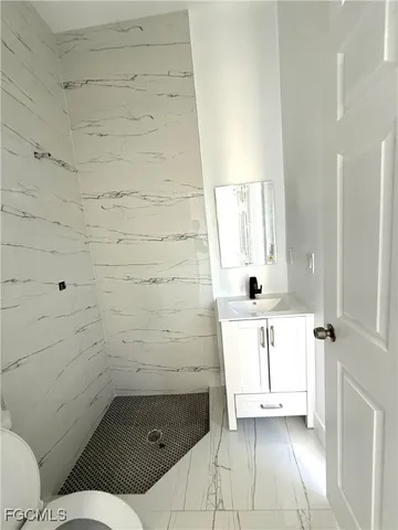 a bathroom with a toilet and a shower
