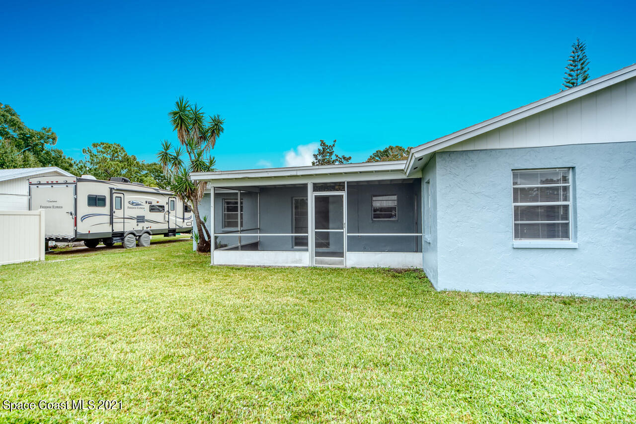 553 Edward Road West Melbourne, FL 32904 - Photo 7 of 26 a house view with a garden space