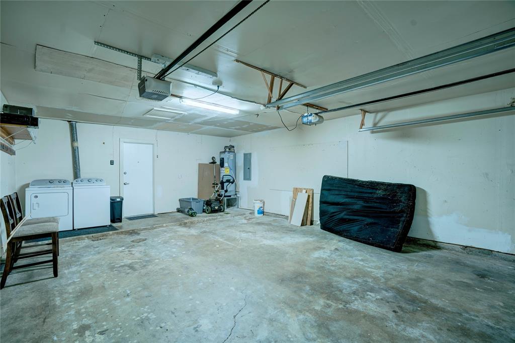 6028 Ridgecrest Drive Watauga, TX 76148 - Photo 38 of 40 a view of a big room with closet