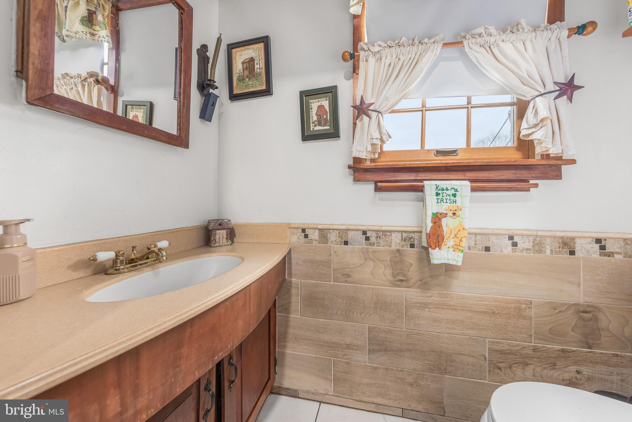 54 Vestry Road Swedesboro, NJ 08085 - Photo 42 of 59 1st floor powder room