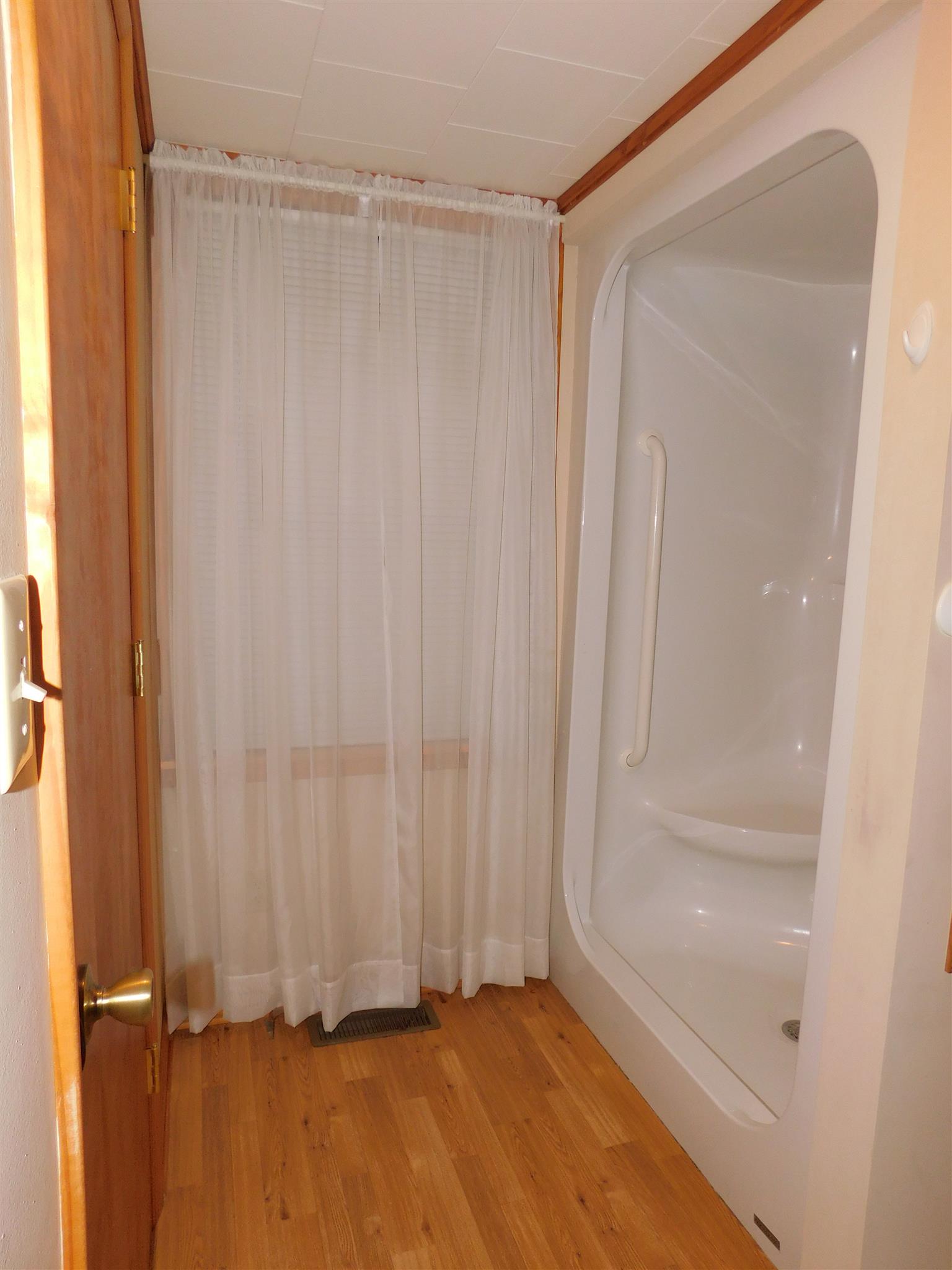 206 Ragan Street Tullahoma, TN 37388 - Photo 20 of 24 Large walk-in shower in master bath.