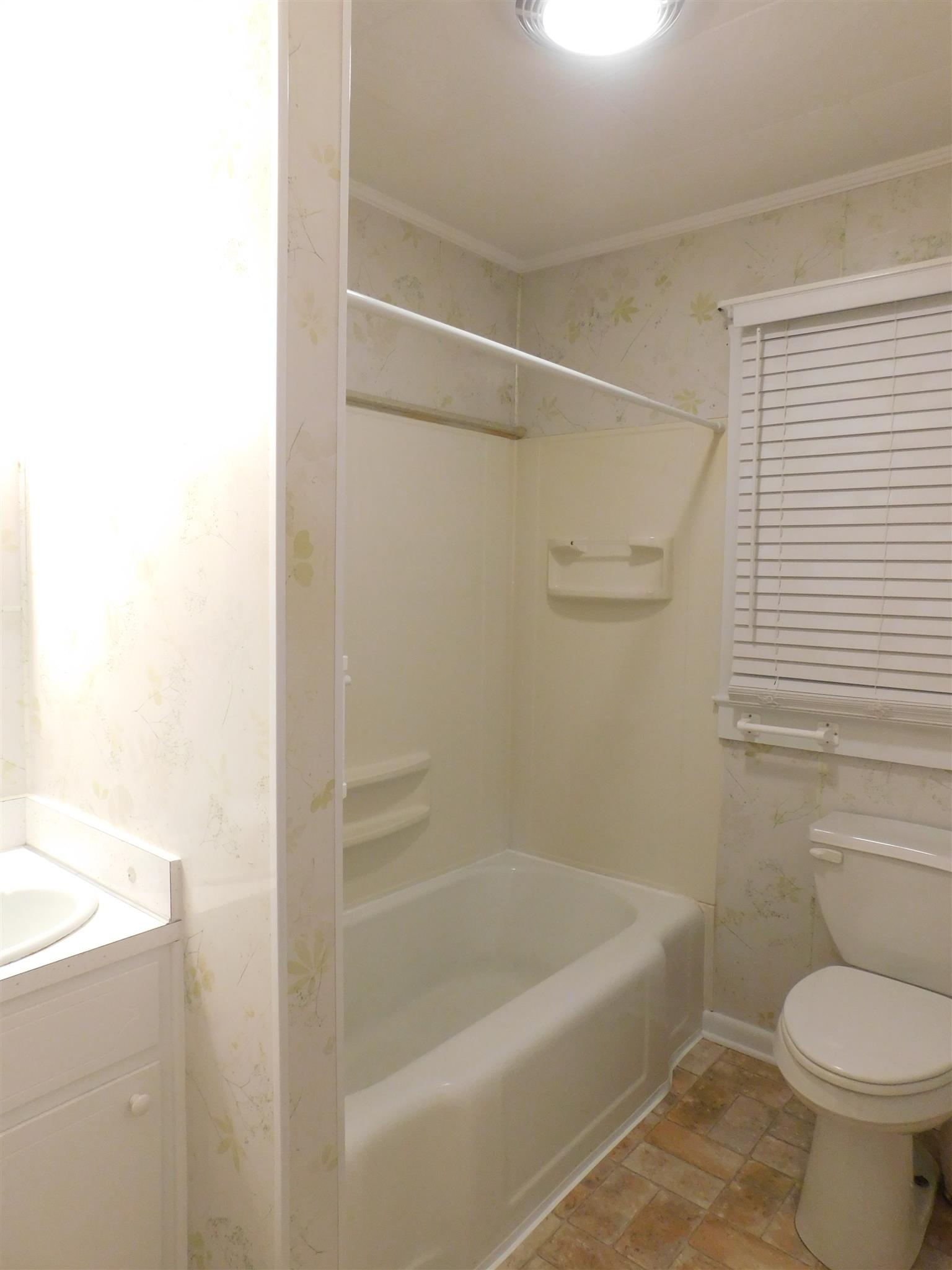 206 Ragan Street Tullahoma, TN 37388 - Photo 22 of 24 Hall bath has tub shower combination.