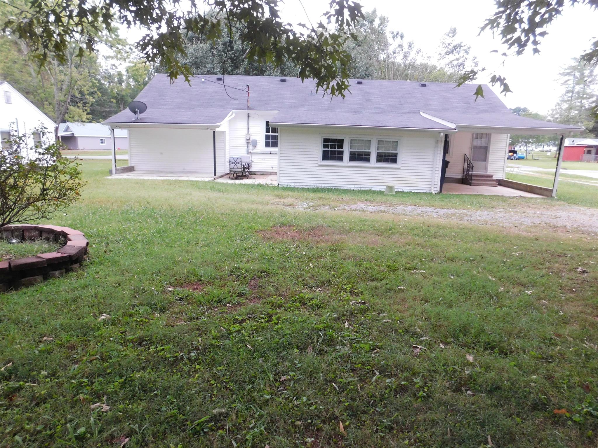 206 Ragan Street Tullahoma, TN 37388 - Photo 4 of 24 Covered concrete patio