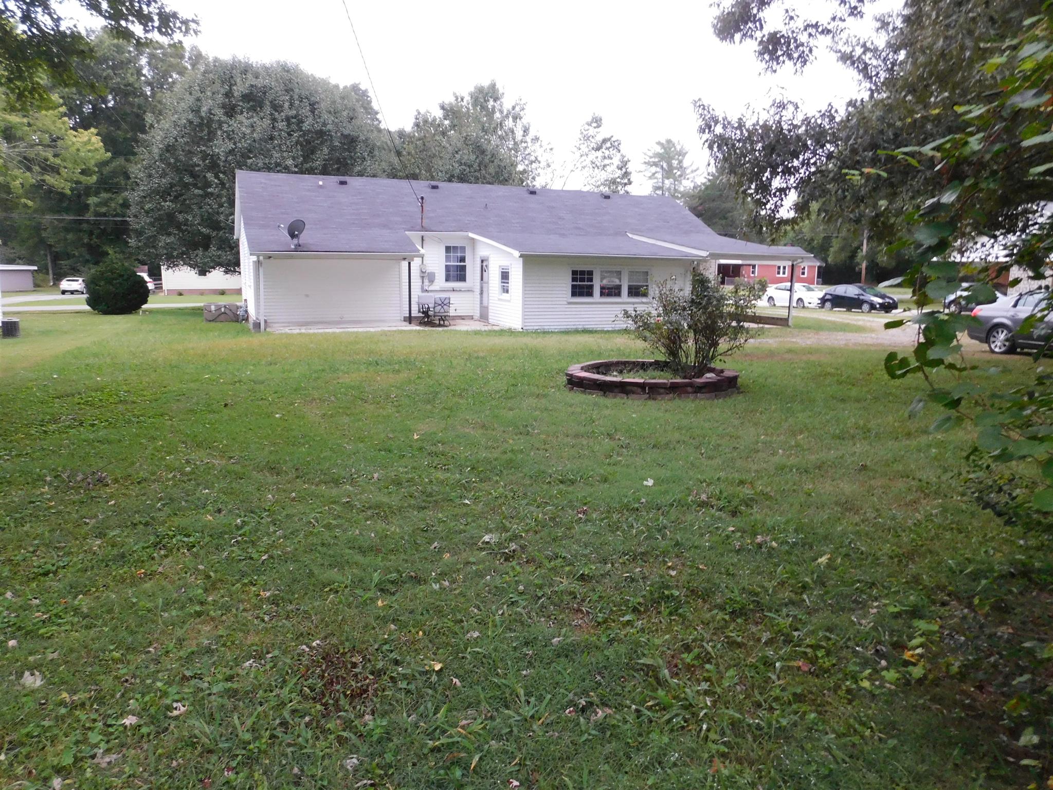 206 Ragan Street Tullahoma, TN 37388 - Photo 5 of 24 Large back yard