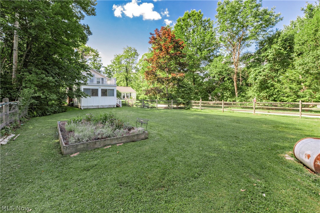 15879 Hemlock Road Chagrin Falls, OH 44022 - Photo 3 of 47