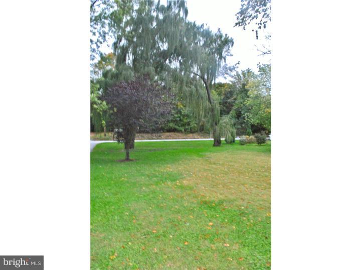 1295 Grove Road West Chester, PA 19380 - Photo 4 of 18 Front Yard