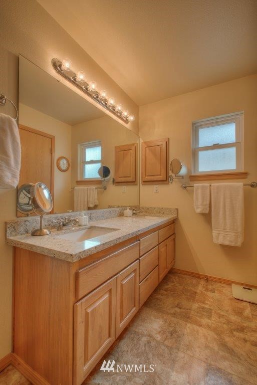 2018 Northeast 28th Place Renton, WA 98056 - Photo 12 of 19
