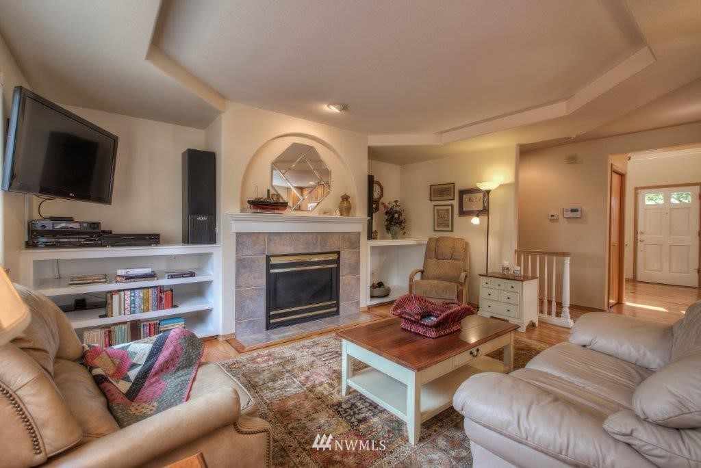 2018 Northeast 28th Place Renton, WA 98056 - Photo 4 of 19