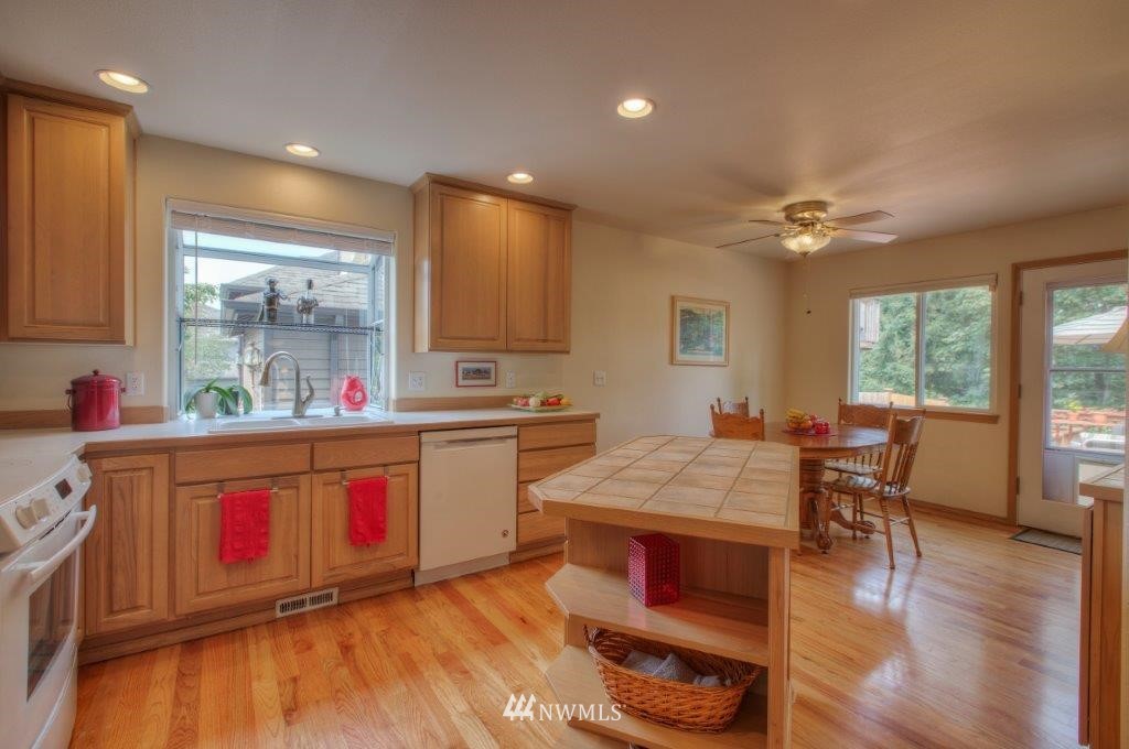 2018 Northeast 28th Place Renton, WA 98056 - Photo 7 of 19