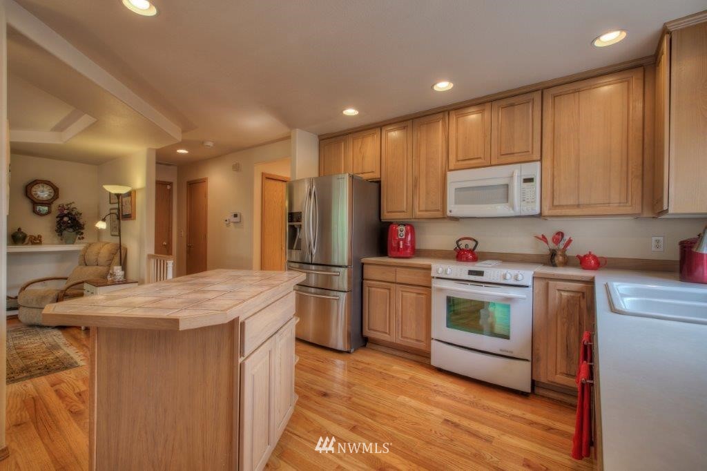 2018 Northeast 28th Place Renton, WA 98056 - Photo 8 of 19