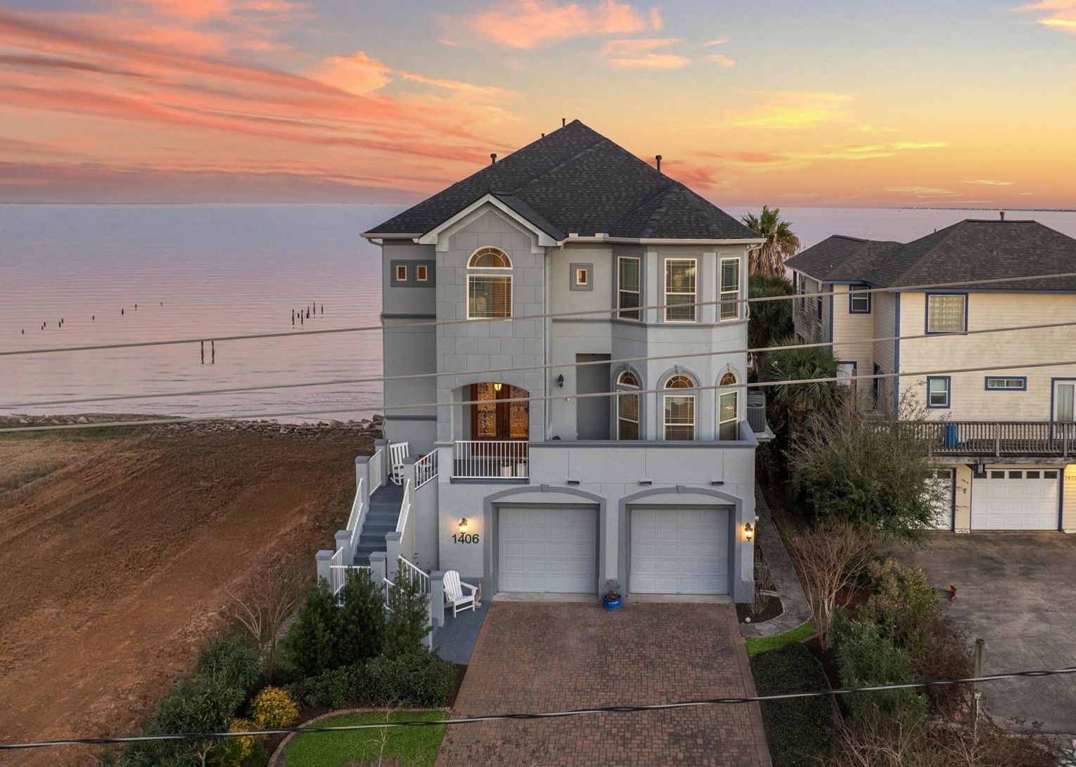 1406 Todville Road Seabrook, TX 77586 - Photo 6 of 50 1406 TODVILLE COMBINES FINE FINISHES WITH PANORAMIC BAY VIEWS. FROM THE 6 CAR GARAGE TO THE BEAUTIFUL CUSTOM KITCHEN APPOINTED WITH VIKING APPLIANCES, THIS HOME HAS SOMETHING FOR EVERYONE.