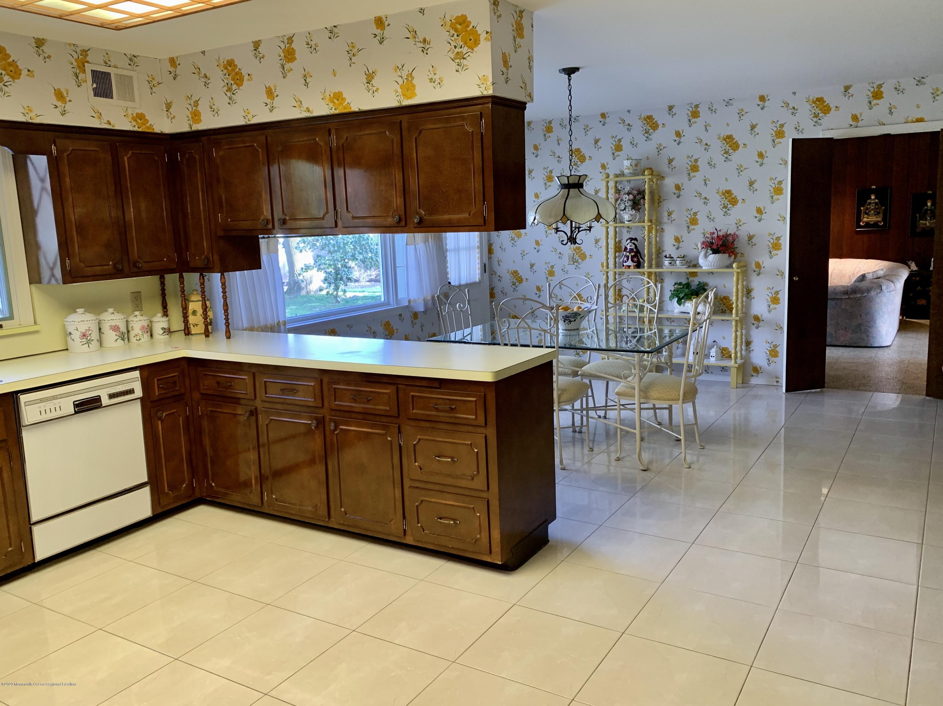 1 Woods End Road Rumson, NJ 07760 - Photo 16 of 48 16-Kitchen