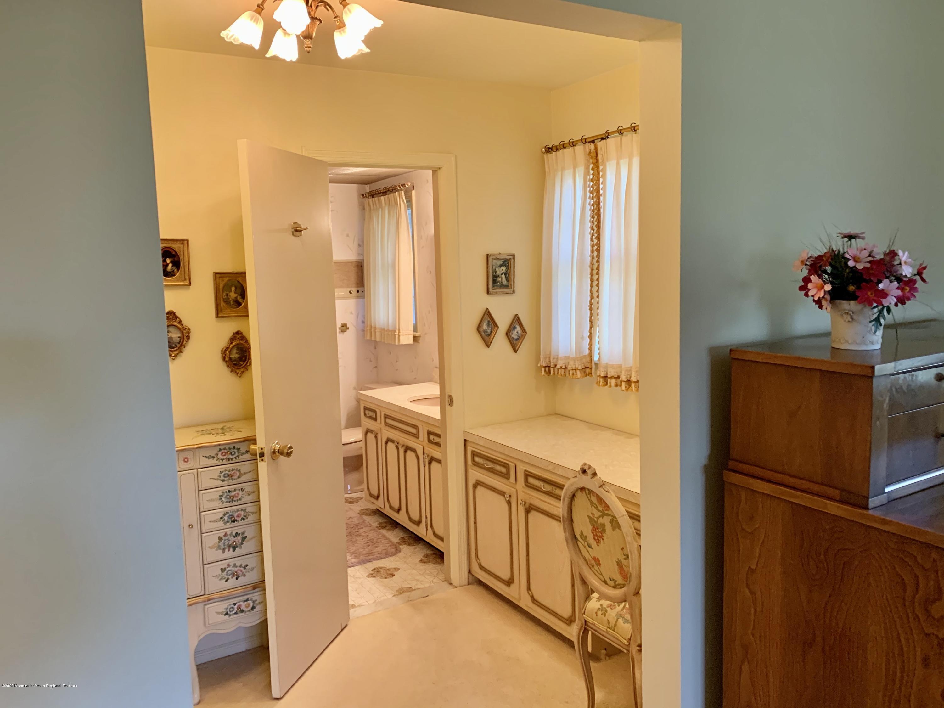 1 Woods End Road Rumson, NJ 07760 - Photo 23 of 48 23-Master bath
