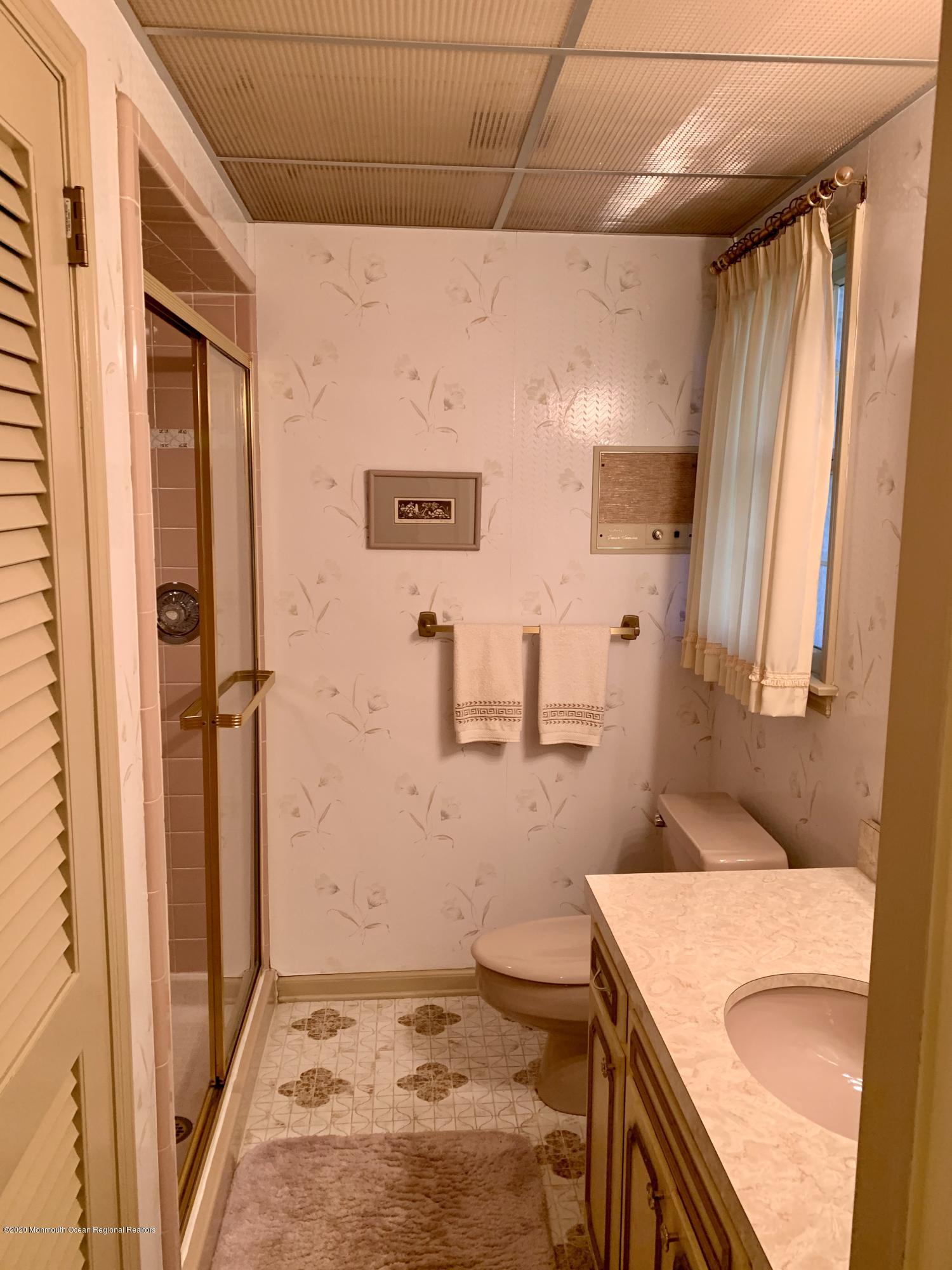 1 Woods End Road Rumson, NJ 07760 - Photo 24 of 48 24-Master bath