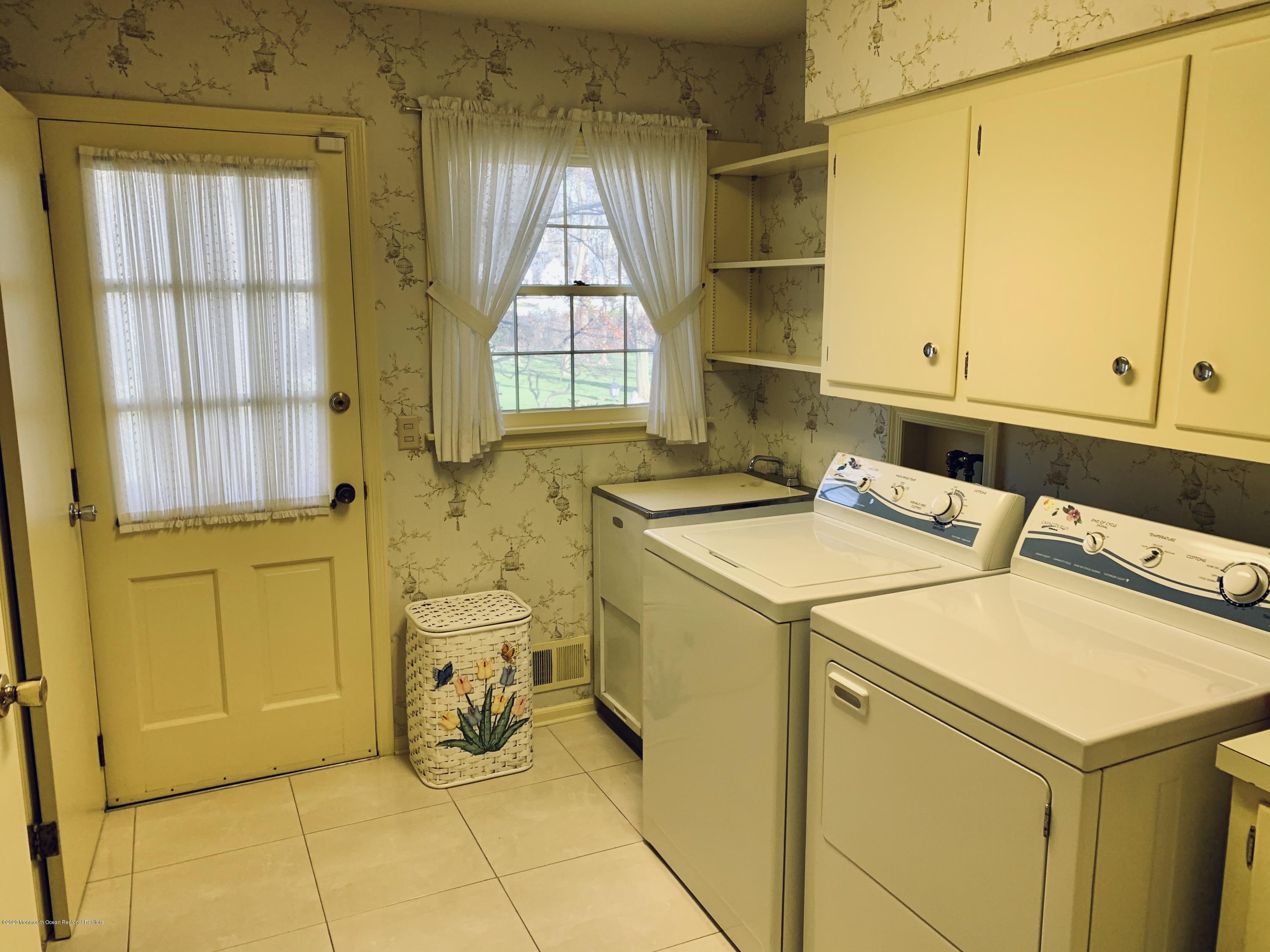1 Woods End Road Rumson, NJ 07760 - Photo 31 of 48 30-Laundry room