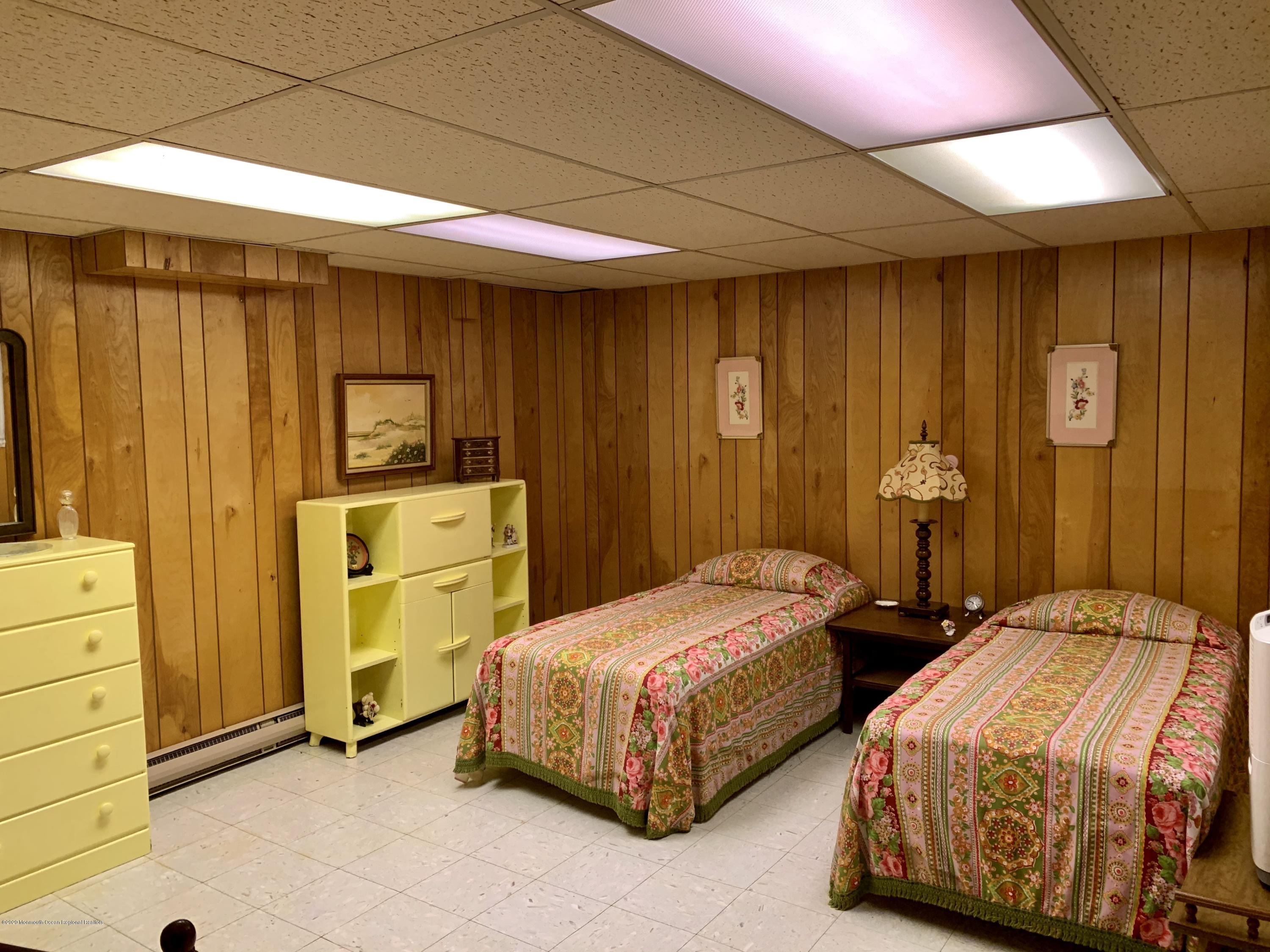 1 Woods End Road Rumson, NJ 07760 - Photo 34 of 48 33-Lower level bedroom