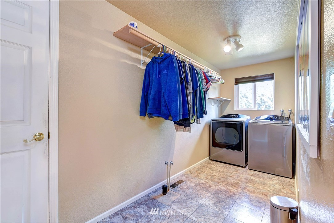 14221 Seattle Hill Road Snohomish, WA 98296 - Photo 22 of 38 a view of a walk in closet