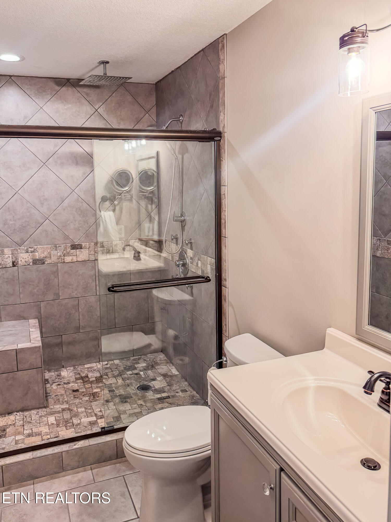 3988 Dutch Valley Road Clinton, TN 37716 - Photo 21 of 22 Master Bath