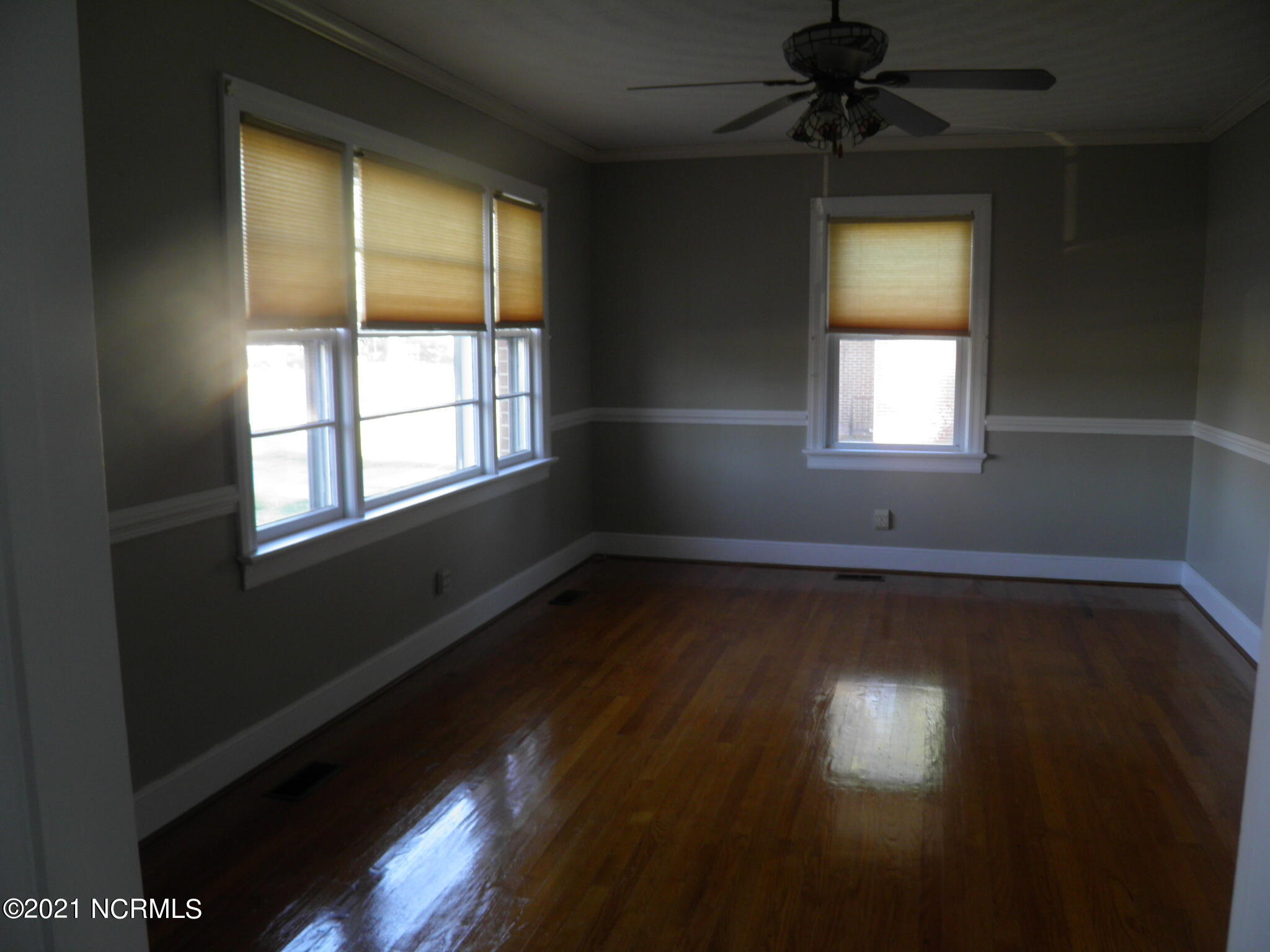 1305 Bethlehem Road Rocky Mount, NC 27803 - Photo 3 of 20 Living Room