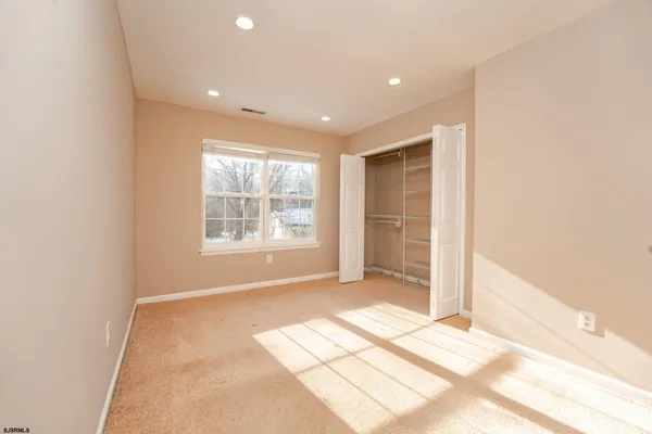 $1,950 | 558 London Court, Unit 558, Egg Harbor Township, NJ 08234