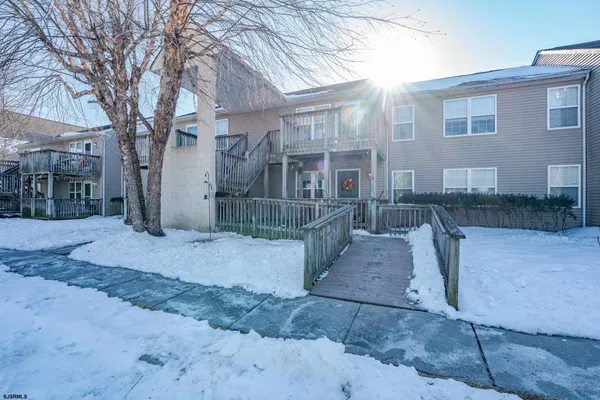 $1,950 | 558 London Court, Unit 558, Egg Harbor Township, NJ 08234