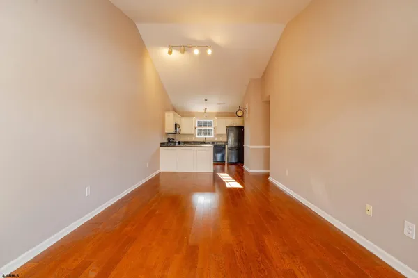 $1,950 | 558 London Court, Unit 558, Egg Harbor Township, NJ 08234