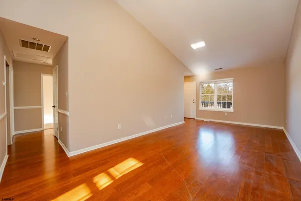 $1,950 | 558 London Court, Unit 558, Egg Harbor Township, NJ 08234