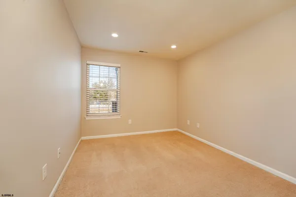 $1,950 | 558 London Court, Unit 558, Egg Harbor Township, NJ 08234