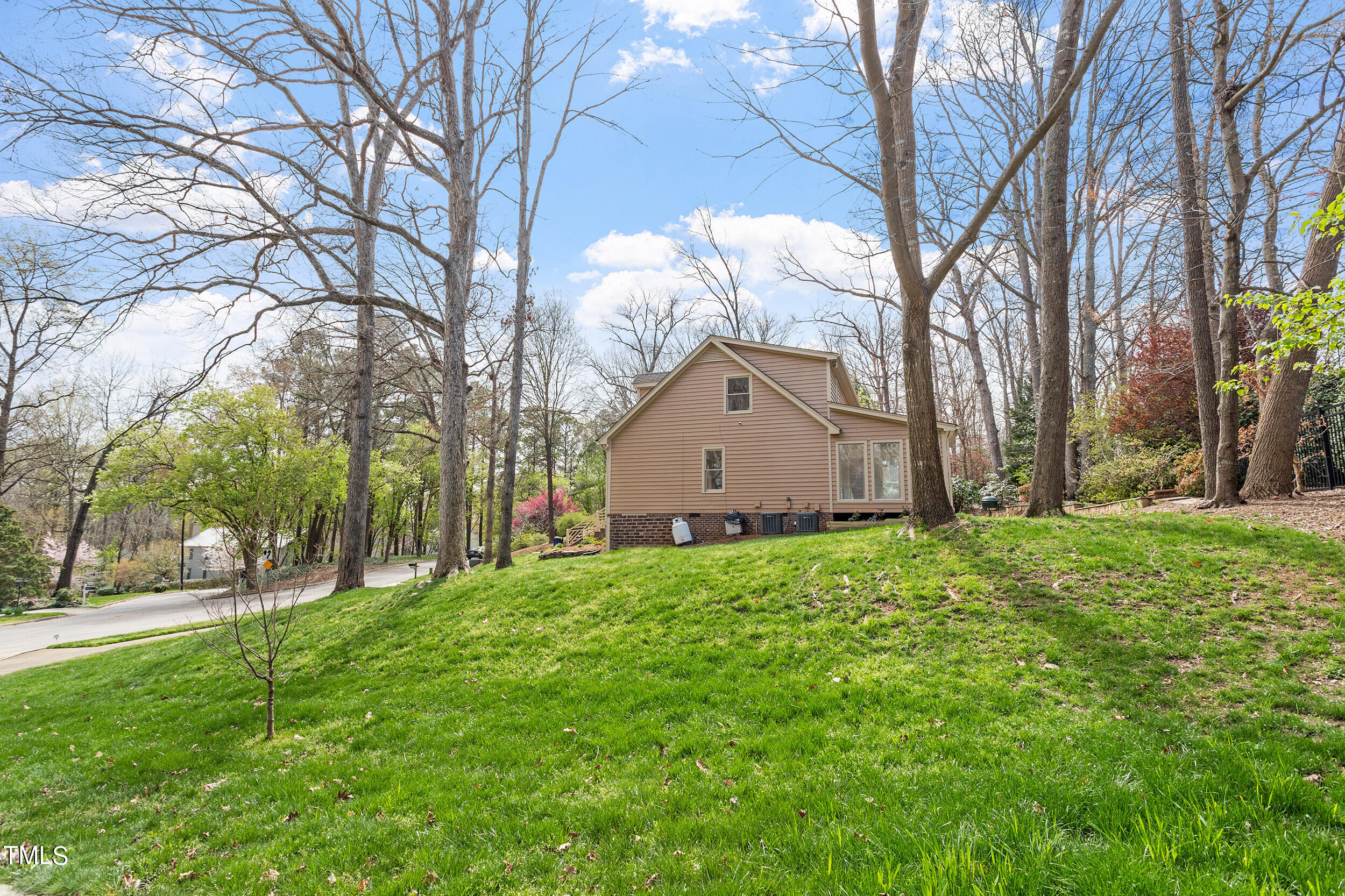 4525 Old Village Road Raleigh, NC 27612 - Photo 9 of 39 4525 Old Village Road_09