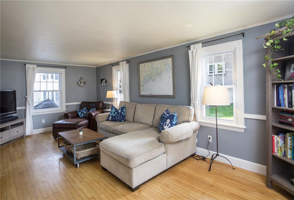 584 Shore Road Cape Elizabeth, ME 04107 - Photo 12 of 33 Living room