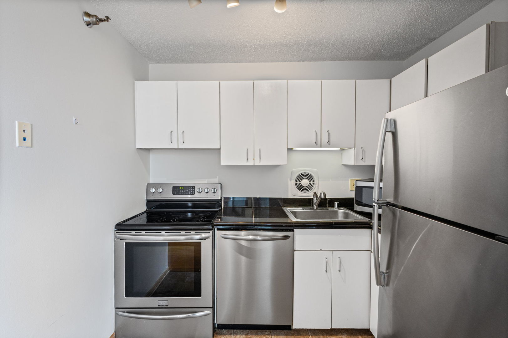 111 West Maple Street, Unit 1807 Chicago, IL 60610 - Photo 15 of 36