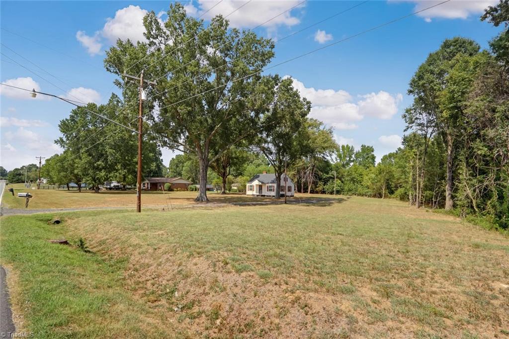 636 Summit Road Eden, NC 27288 - Photo 3 of 23 Gallery Image 3