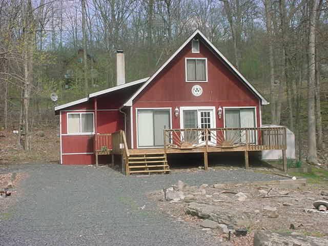 1044 Canterbury Road Bushkill, PA 18324 - Photo 2 of 8 a front view of a house with a yard and garage