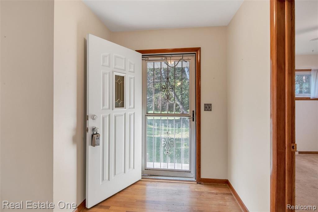4570 Emmons Road Howell, MI 48855 - Photo 4 of 25