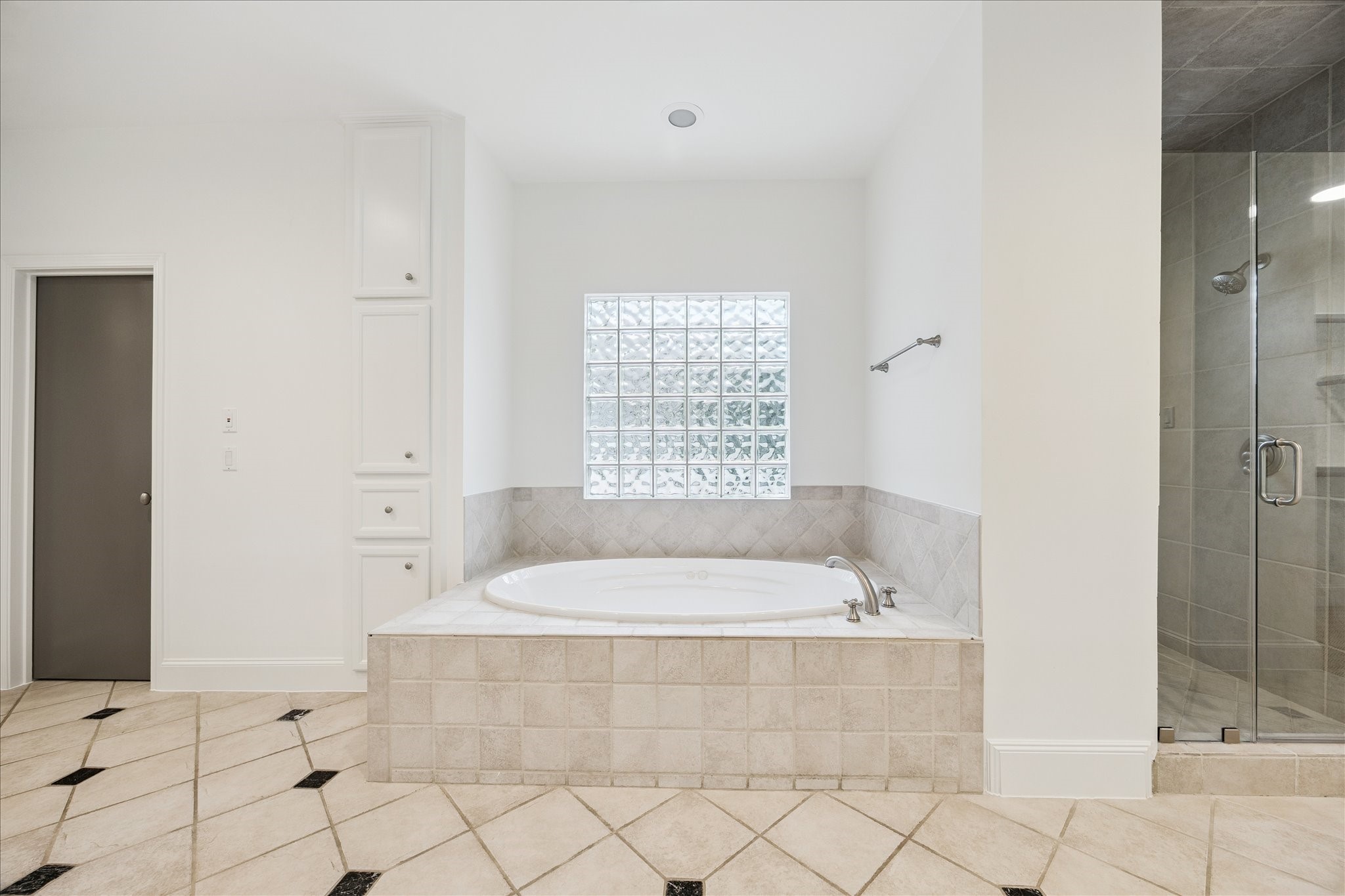 3958 West Alabama Street Houston, TX 77027 - Photo 14 of 30 The primary bath is an oasis with a jetted tub and walk-in shower.