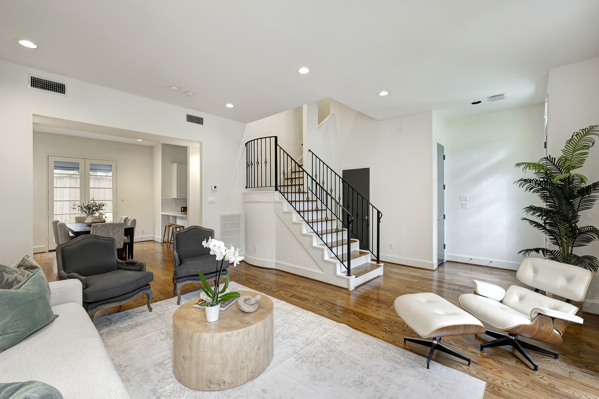 3958 West Alabama Street Houston, TX 77027 - Photo 6 of 30 Ideal layout and perfect for entertaining!