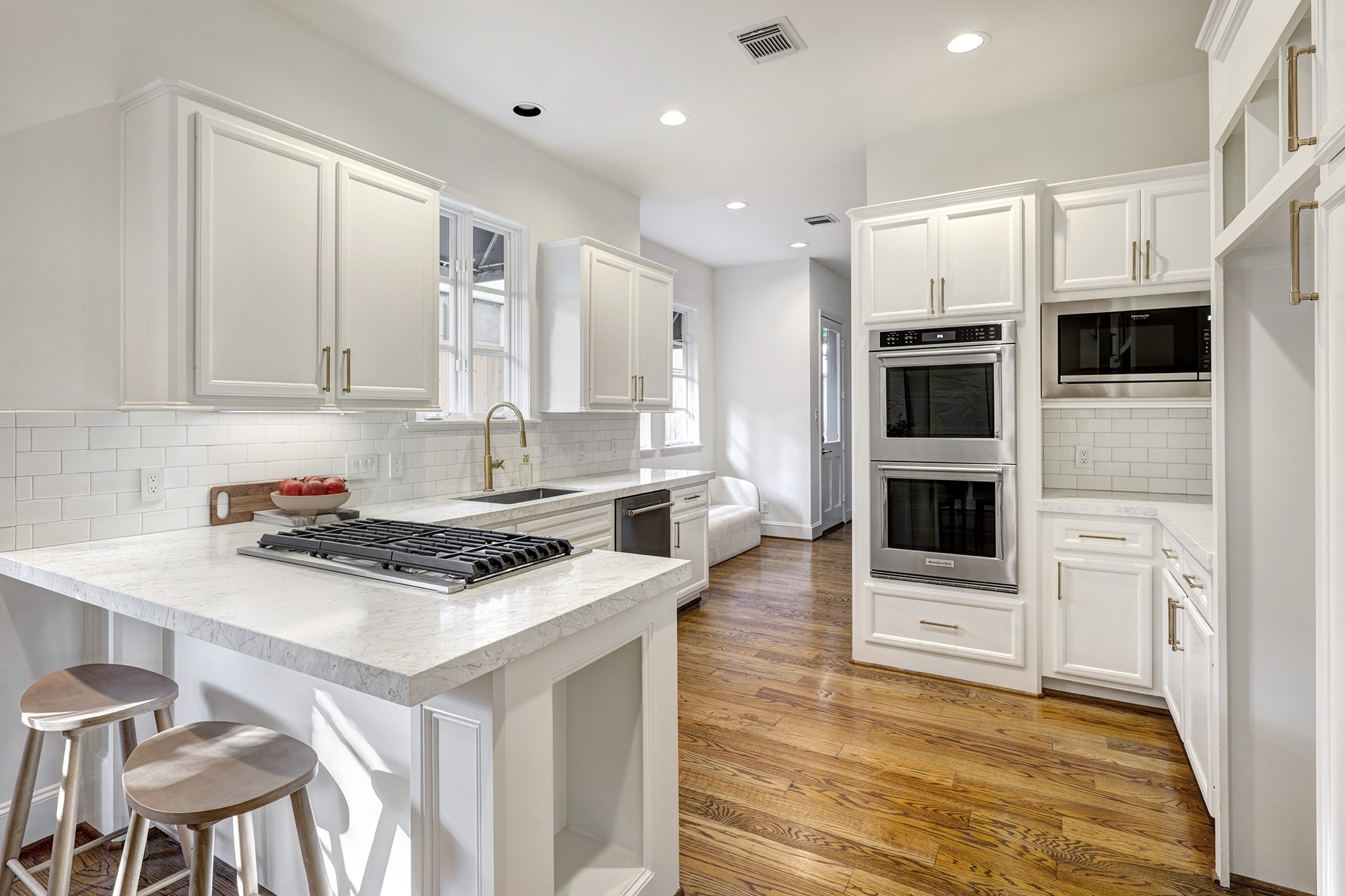 3958 West Alabama Street Houston, TX 77027 - Photo 9 of 30 The kitchen offers marble countertops, recently installed stainless appliances and ample storage space!