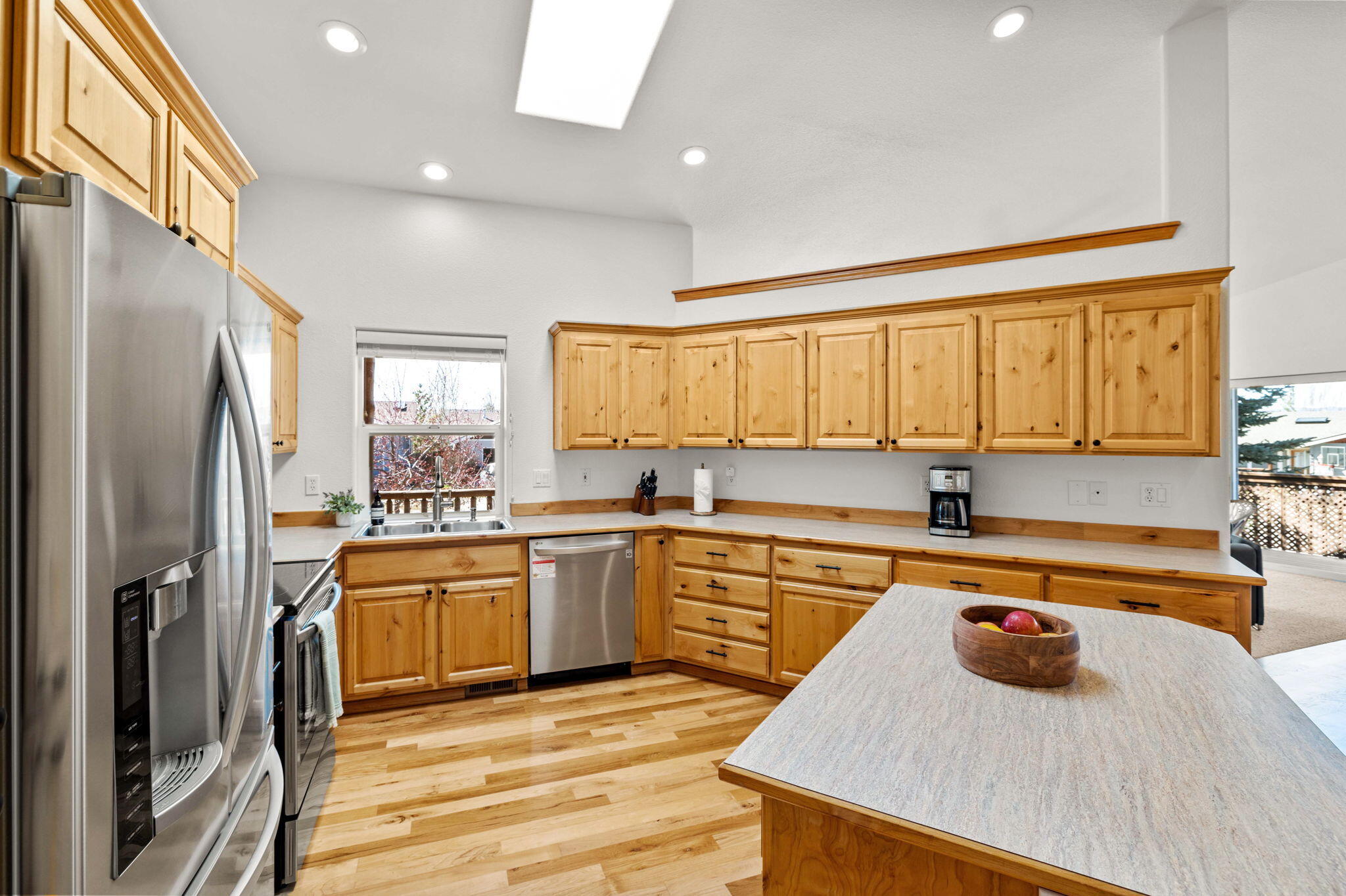 2902 Northeast Pinnacle Place Bend, OR 97701 - Photo 11 of 36 9-web-or-mls-Riley Visuals-21