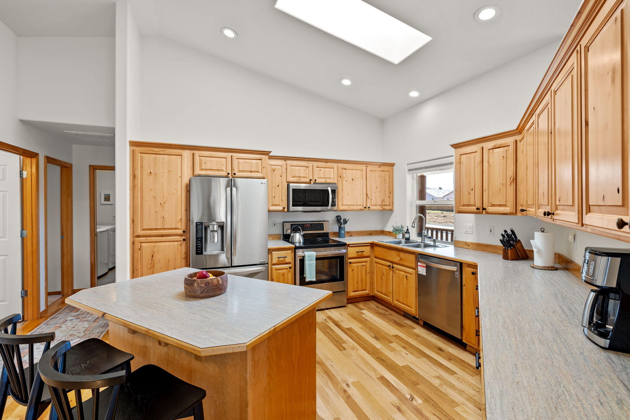 2902 Northeast Pinnacle Place Bend, OR 97701 - Photo 12 of 36 10-web-or-mls-Riley Visuals-22