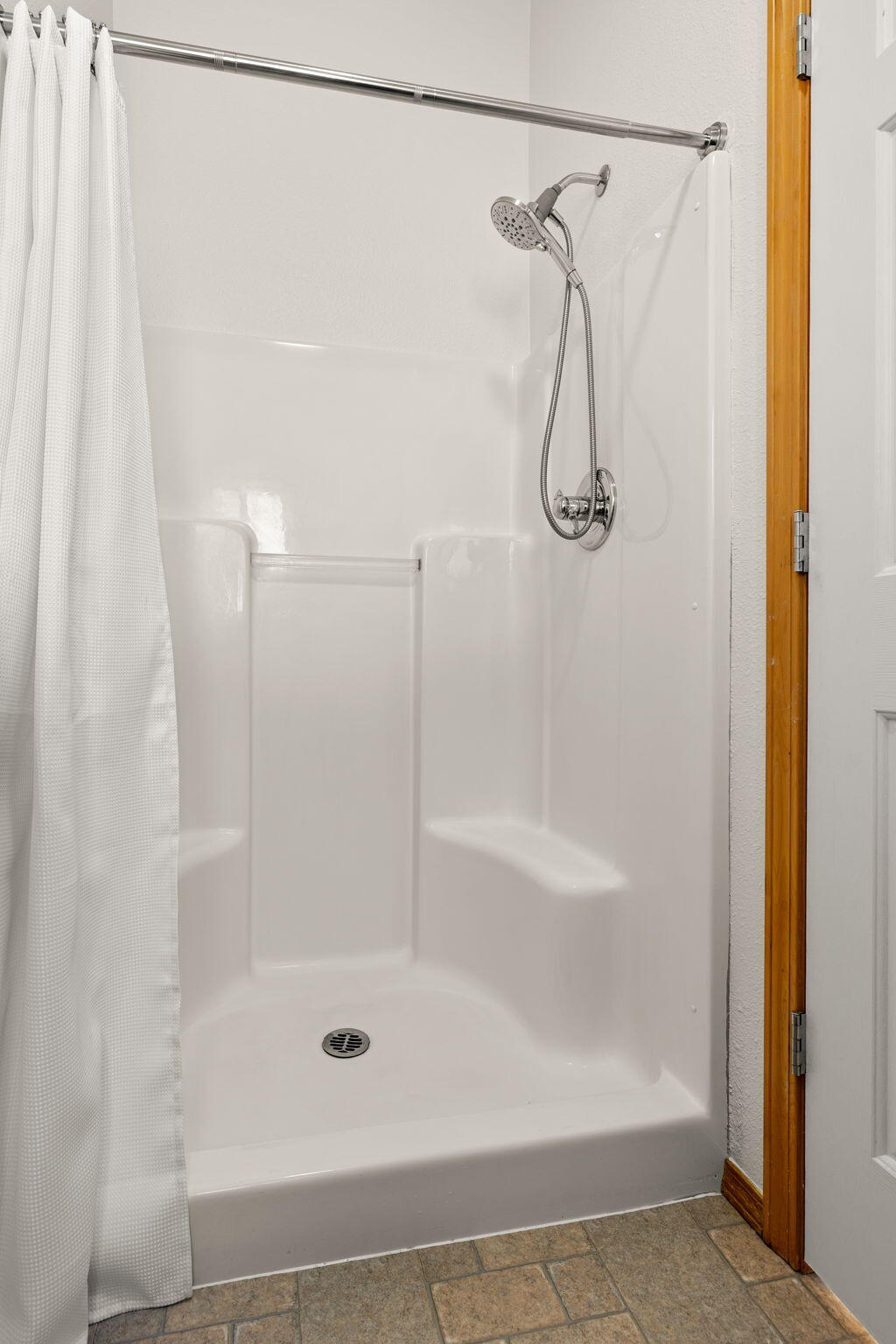 2902 Northeast Pinnacle Place Bend, OR 97701 - Photo 20 of 36 18-web-or-mls-Riley Visuals-30
