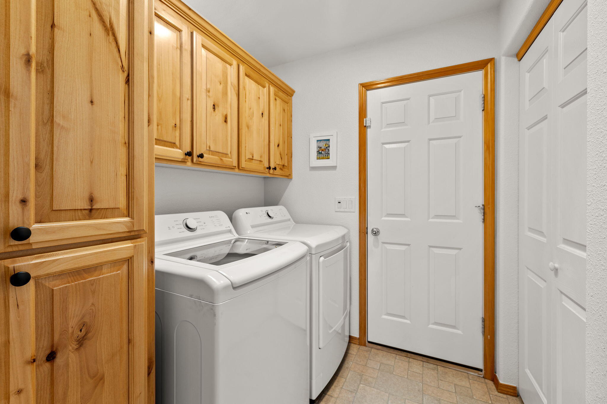 2902 Northeast Pinnacle Place Bend, OR 97701 - Photo 26 of 36 24-web-or-mls-Riley Visuals-36