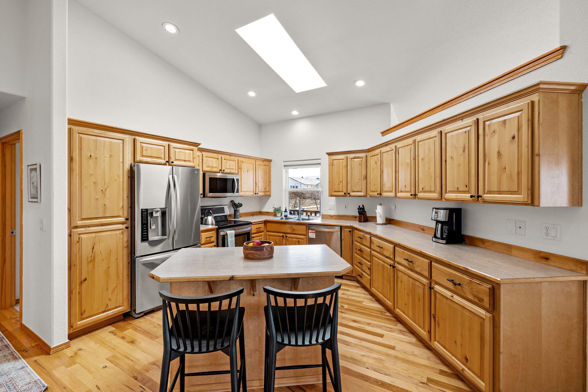 2902 Northeast Pinnacle Place Bend, OR 97701 - Photo 10 of 36 8-web-or-mls-Riley Visuals-20