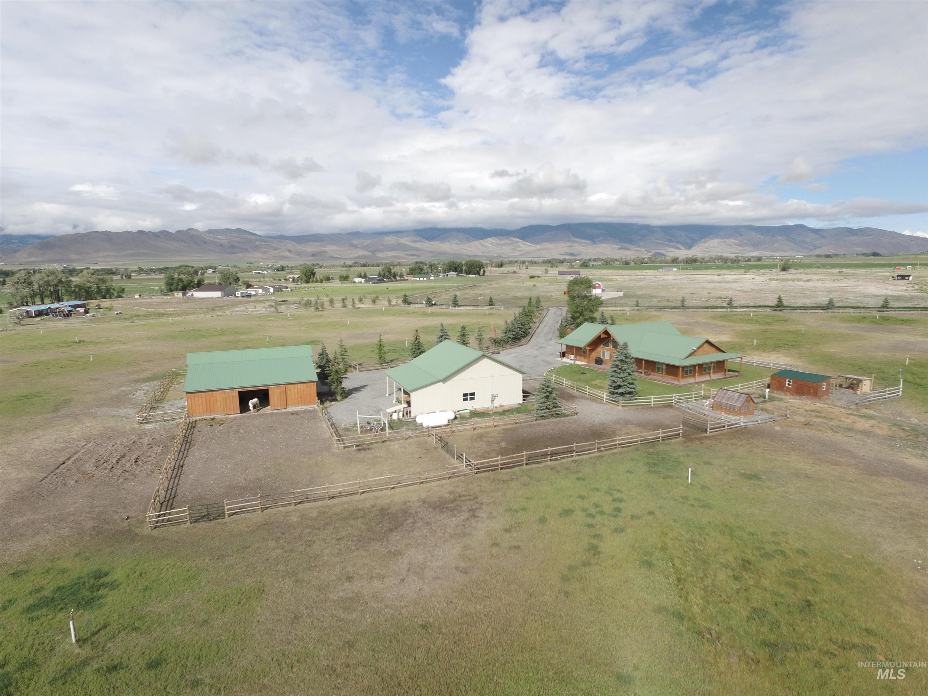 180 Crows Nest Loop Mackay, ID 83251 - Photo 4 of 9